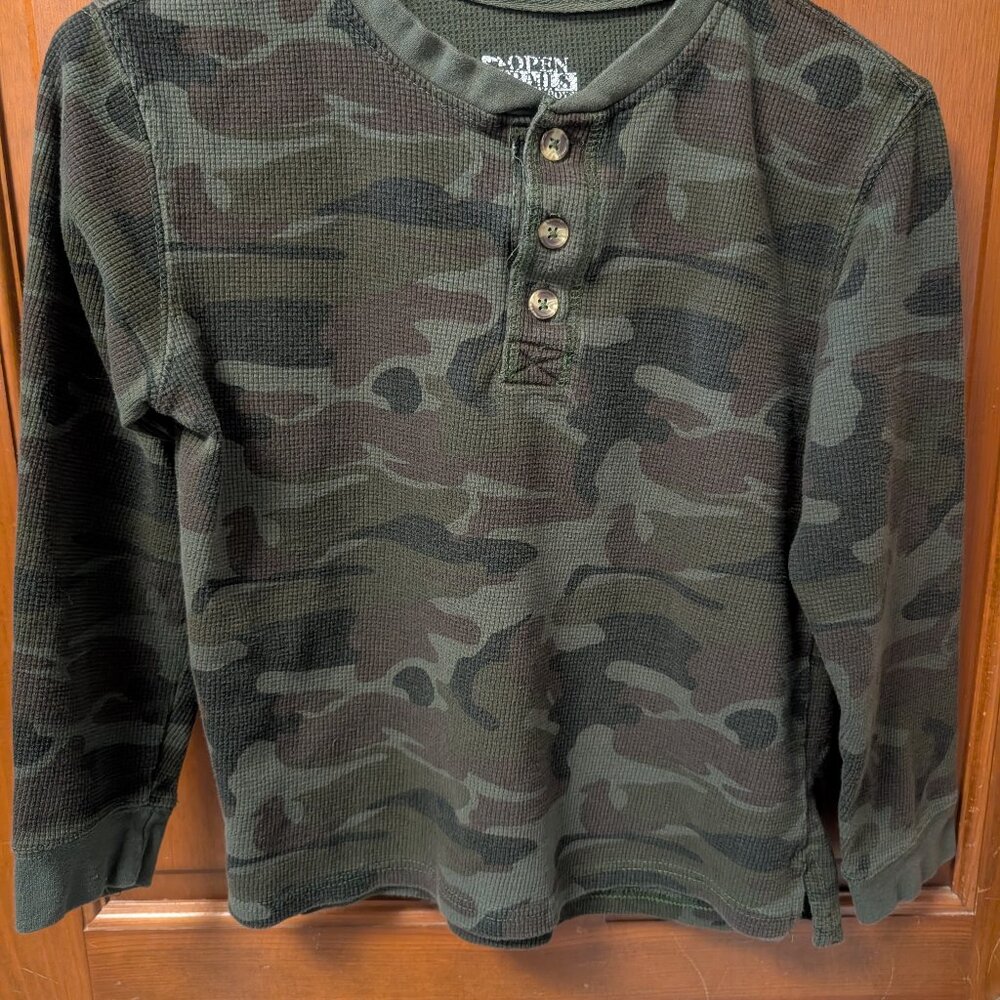 Boys Camo print Henley, size Large